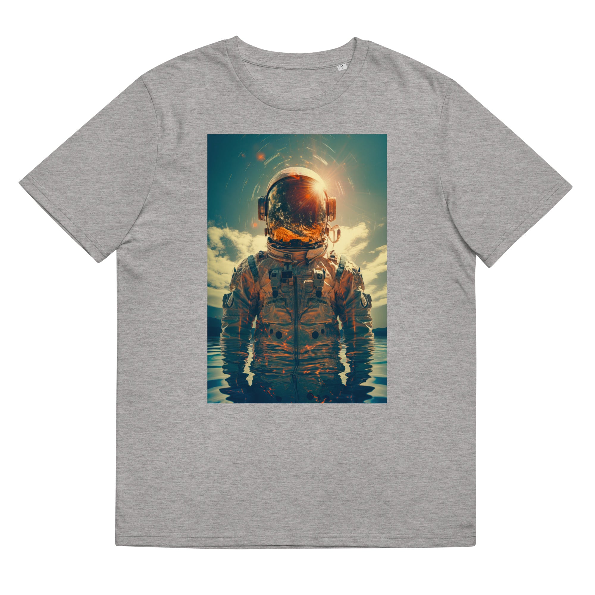 T-Shirt - Frontprint - Astronaut steht im Wasser